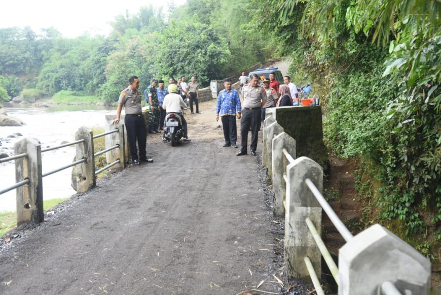 Polres Bondowoso Bangun Jembatan, Warga Nikmati Manfaatnya